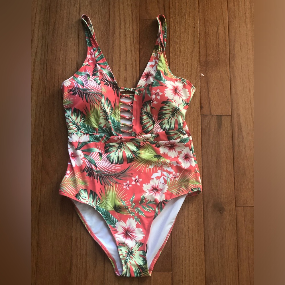 NWT Catherine Malandrino Coral Floral One Piece Swimsuit Size Medium